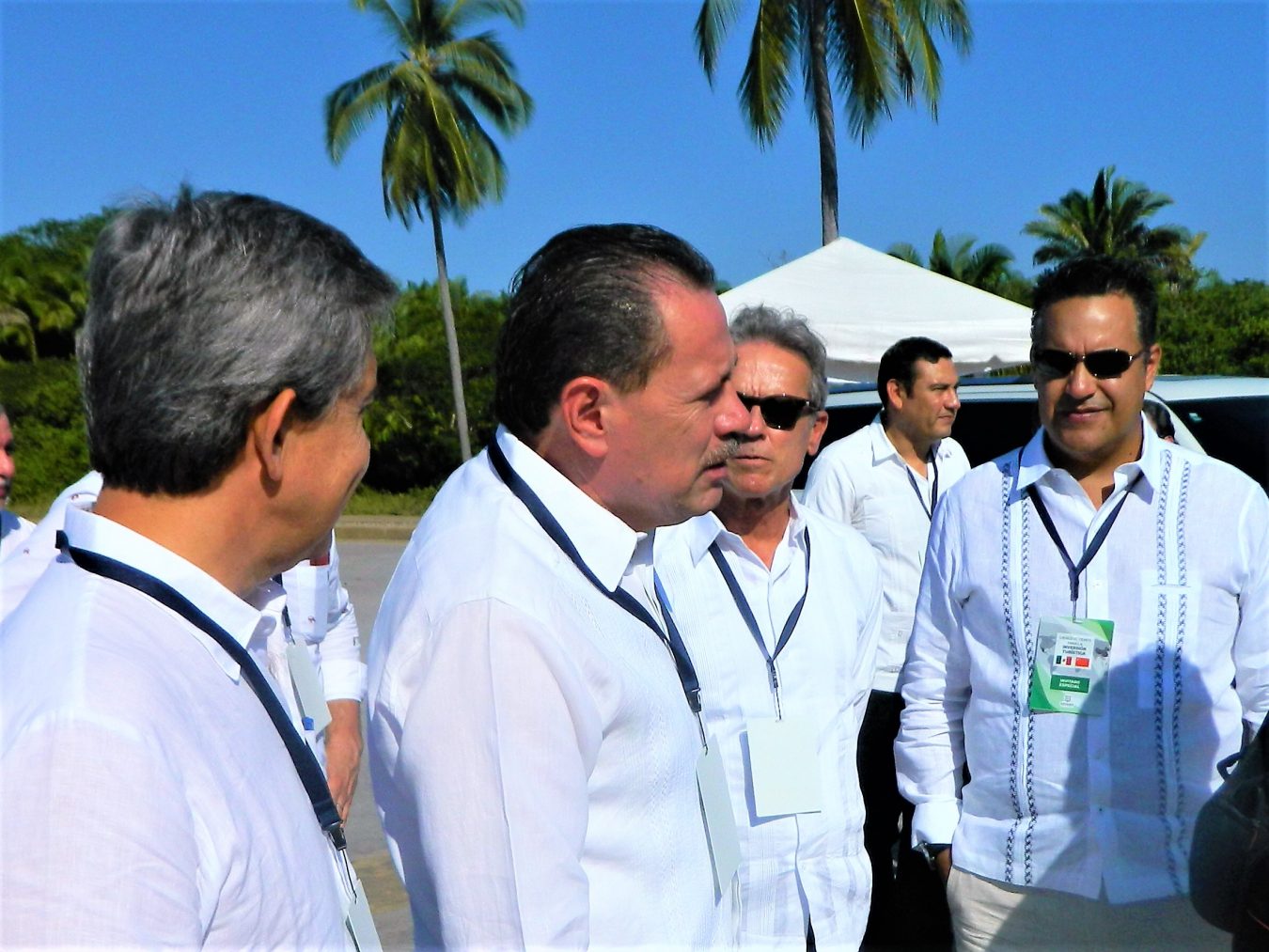 Presidente Municipal Dr. Jaime Alonso Cuevas y distinguidos representantes de la ADEPM en el desarrollo Costa Canuva, Nayarit.